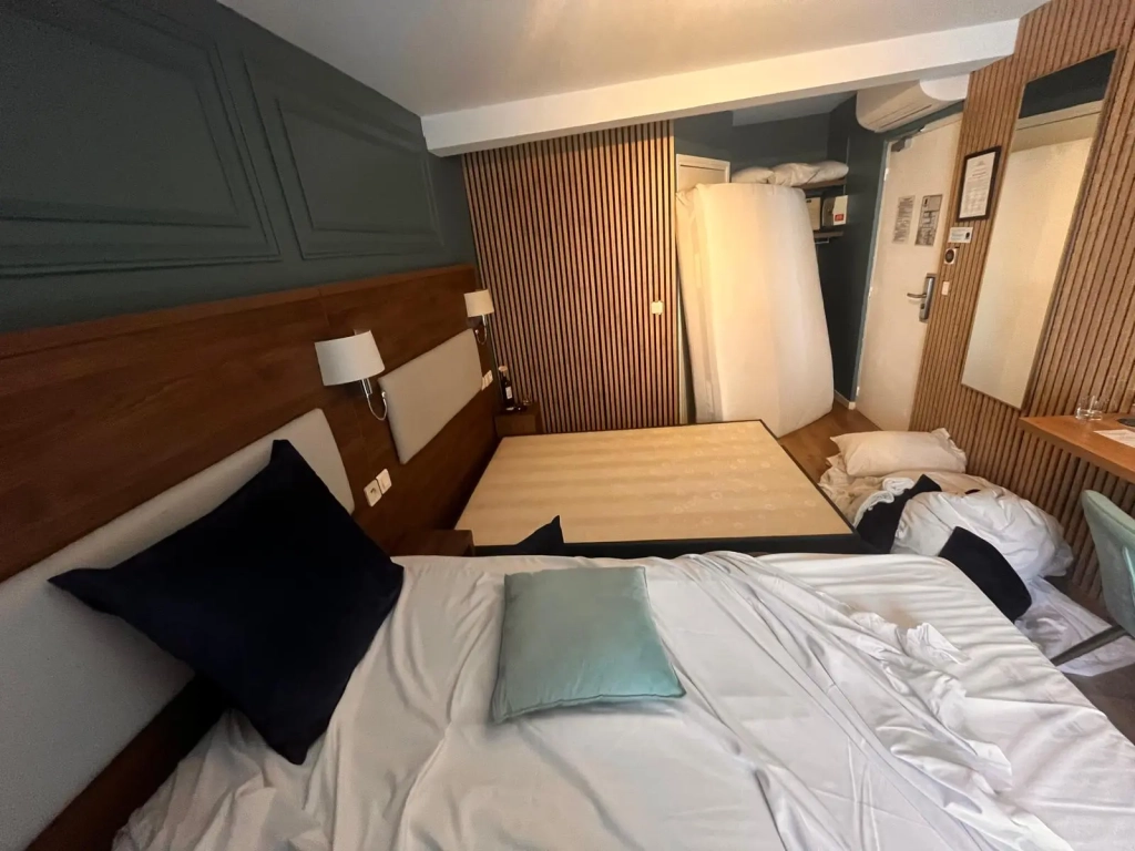Inspection dans une chambre d’hôtel dans le 14eme arrondissement de Paris Avant